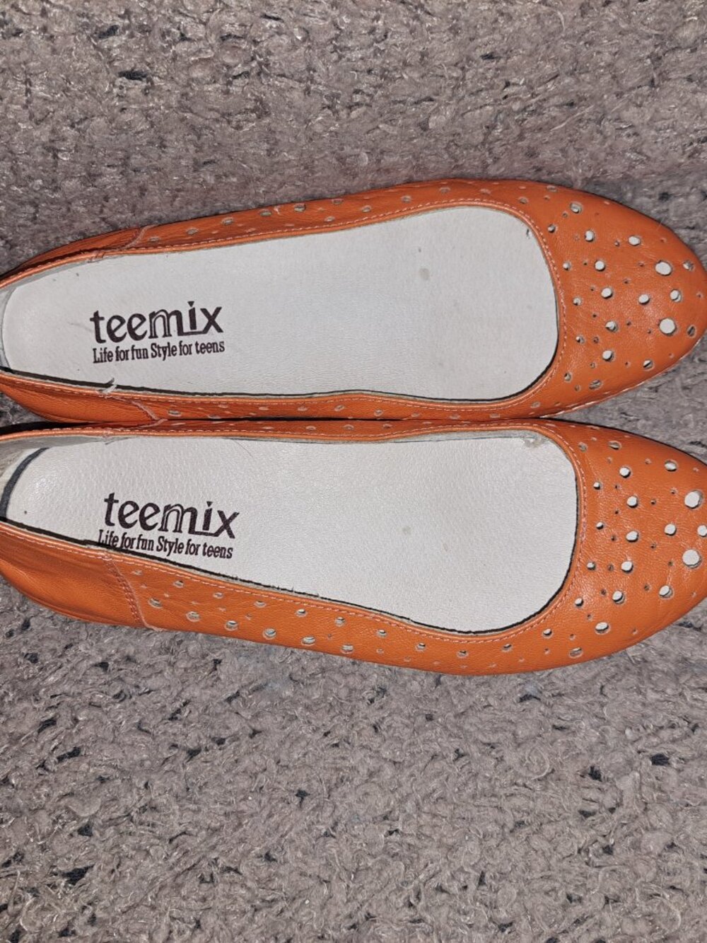TEEMIX-Orange Perforated Leather Flats-Rubber Outsole-Vintage-Sz 38-Near Mint - Picture 7 of 8